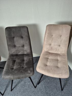 ✨ Te koop: 6 moderne eetkamerstoelen – 3 grijs & 3 crème ✨