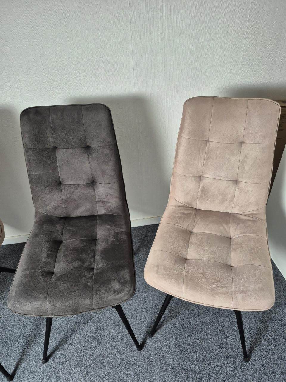 ✨ Te koop: 6 moderne eetkamerstoelen – 3 grijs & 3 crème ✨