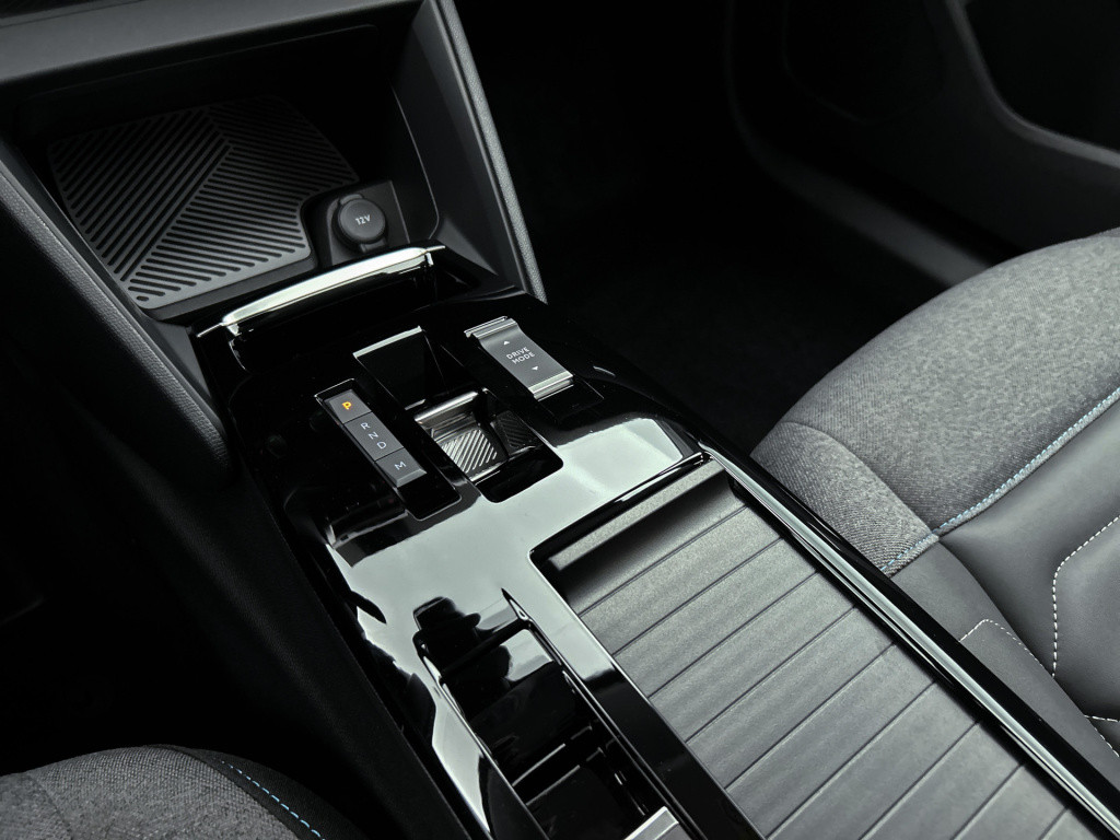 Citroen C4 hybrid 136 pk automaat business | two tone | stoelverwarming | n
