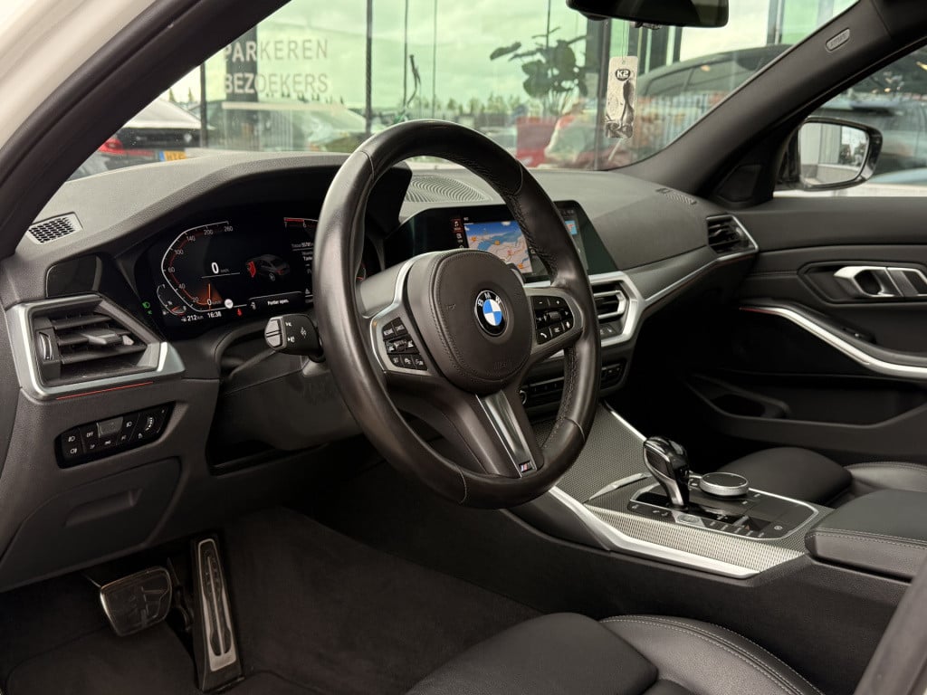 BMW 3-serie 320i m-sport | schuifdak | acc | leder | memory | laser | 20 in