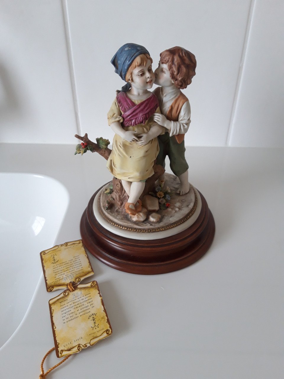 Beeldjes TRIADE biscuit porselein