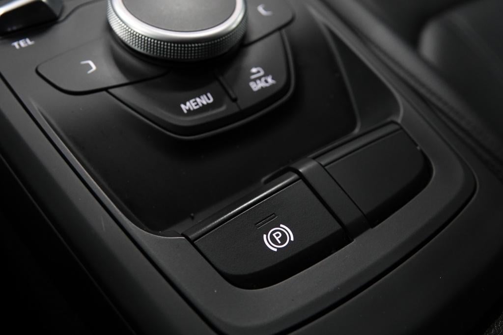 Audi Q2 1.4 tfsi | s-line | pdc | leder |