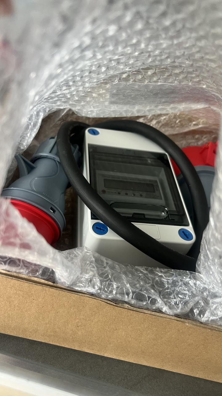 Mobiele tussenmeter 32A 400V CEE 5-polig digitale kWh-meter IP66