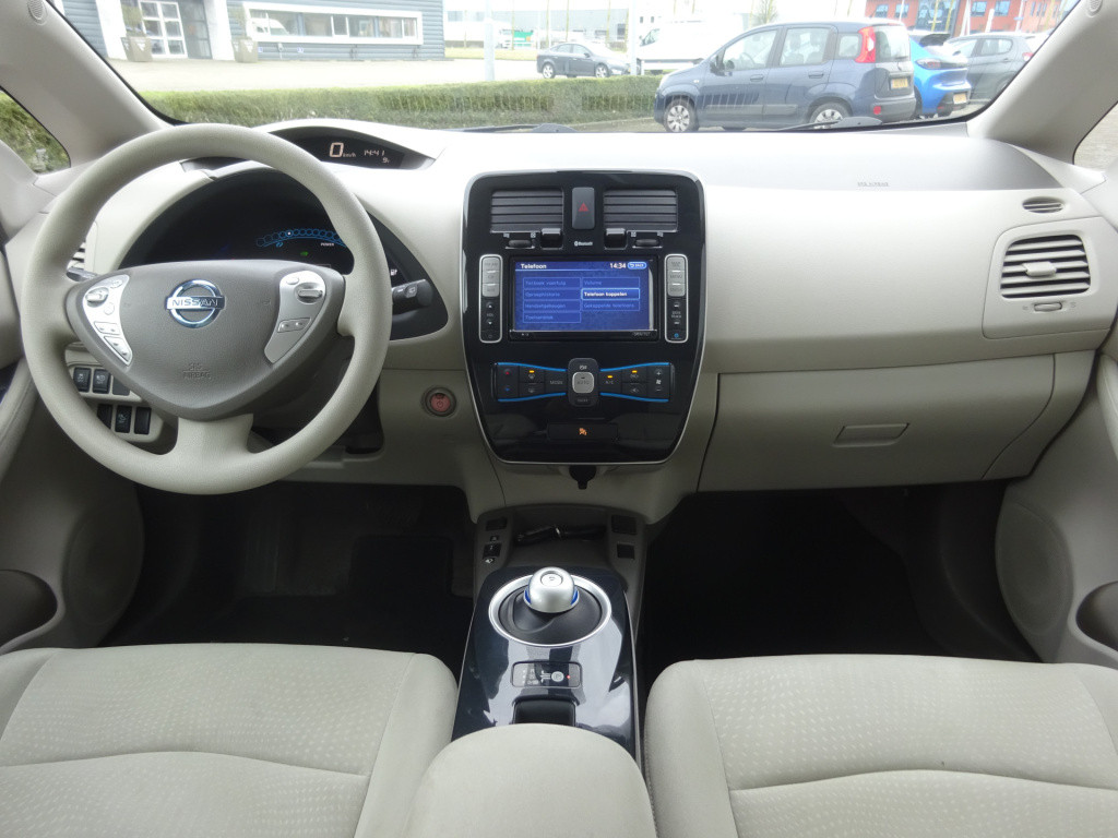 Nissan Leaf base 24 kwh climate / cruise / navi / camera / nap