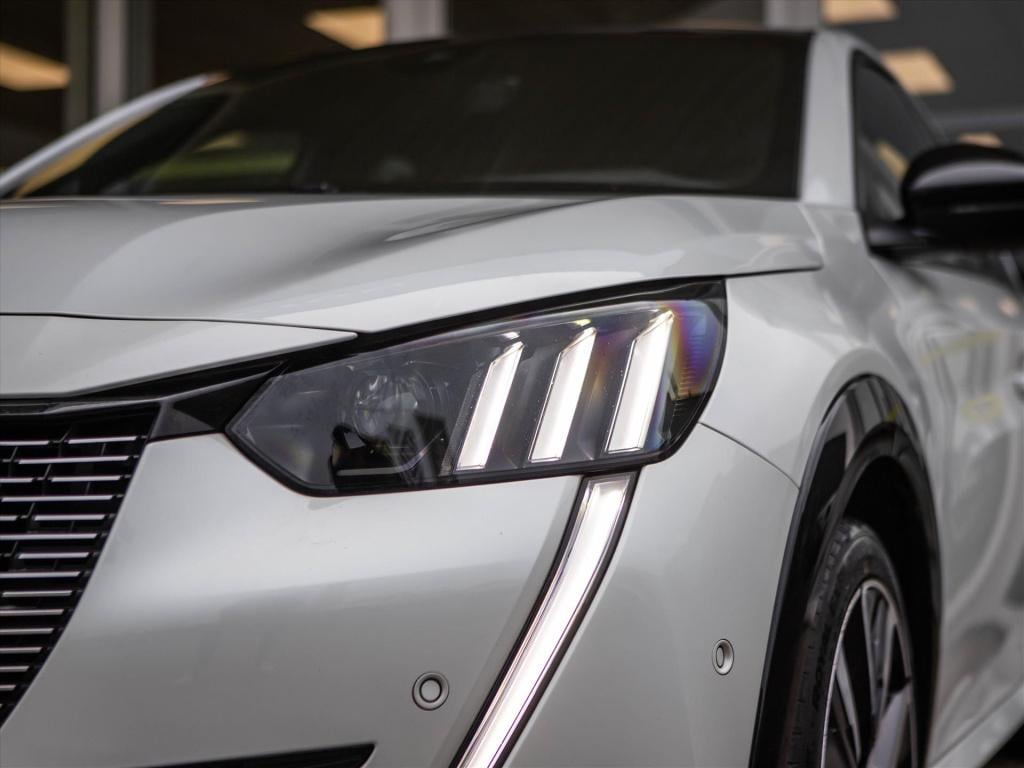 Peugeot 208 1.2 puretech 130pk gt automaat