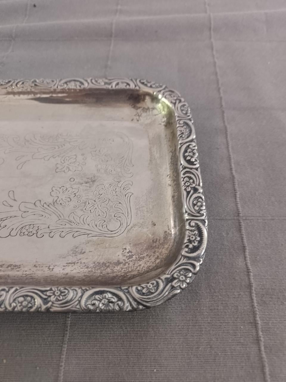 Verzilverd langwerpig dienblad met gravures
