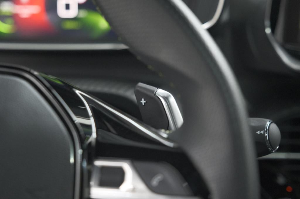Peugeot 208 1.2 puretech 130 gt | alcantara pack | panoramadak | dodehoekde