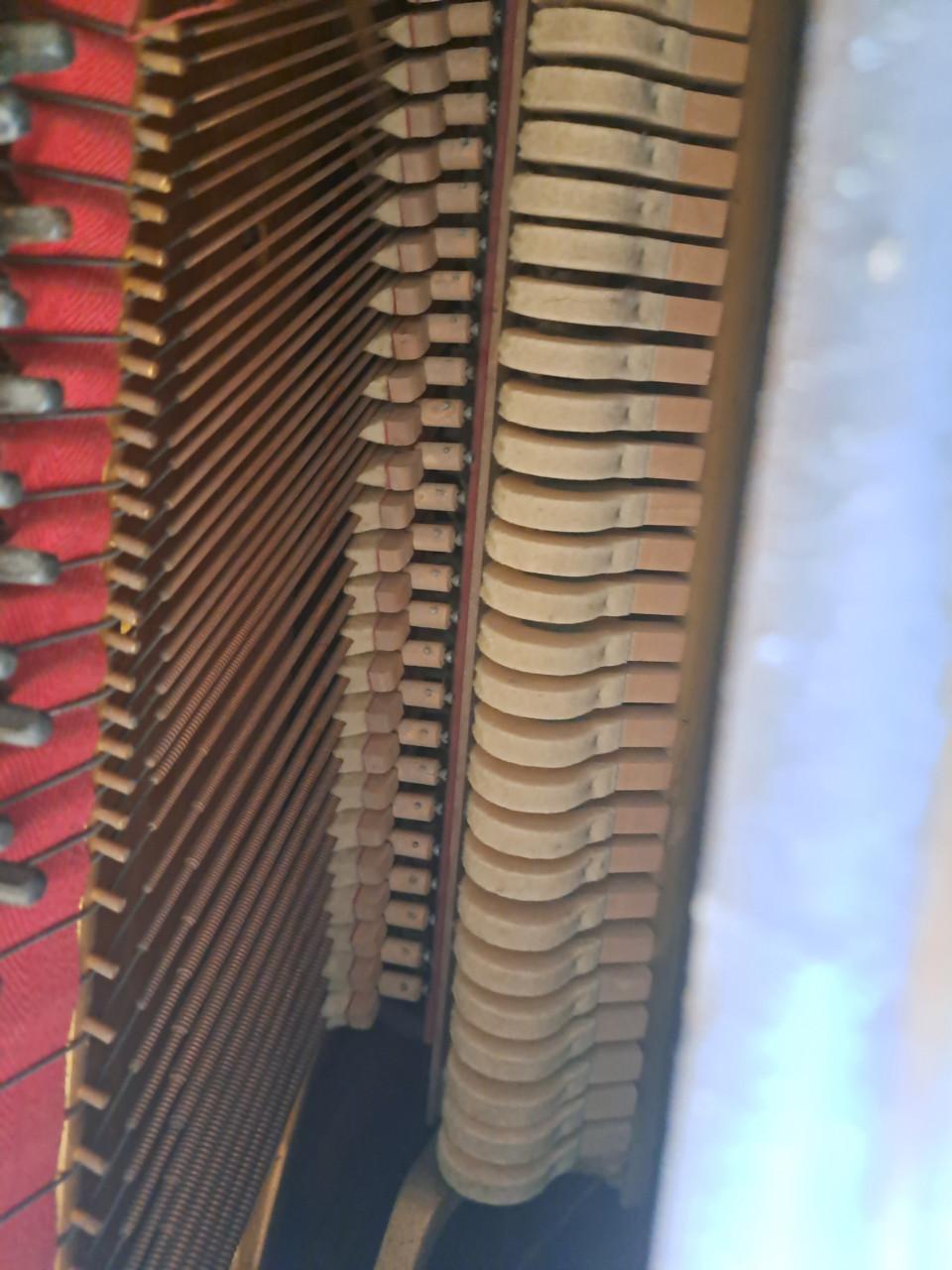 Piano moet weg 250 euro met kruk