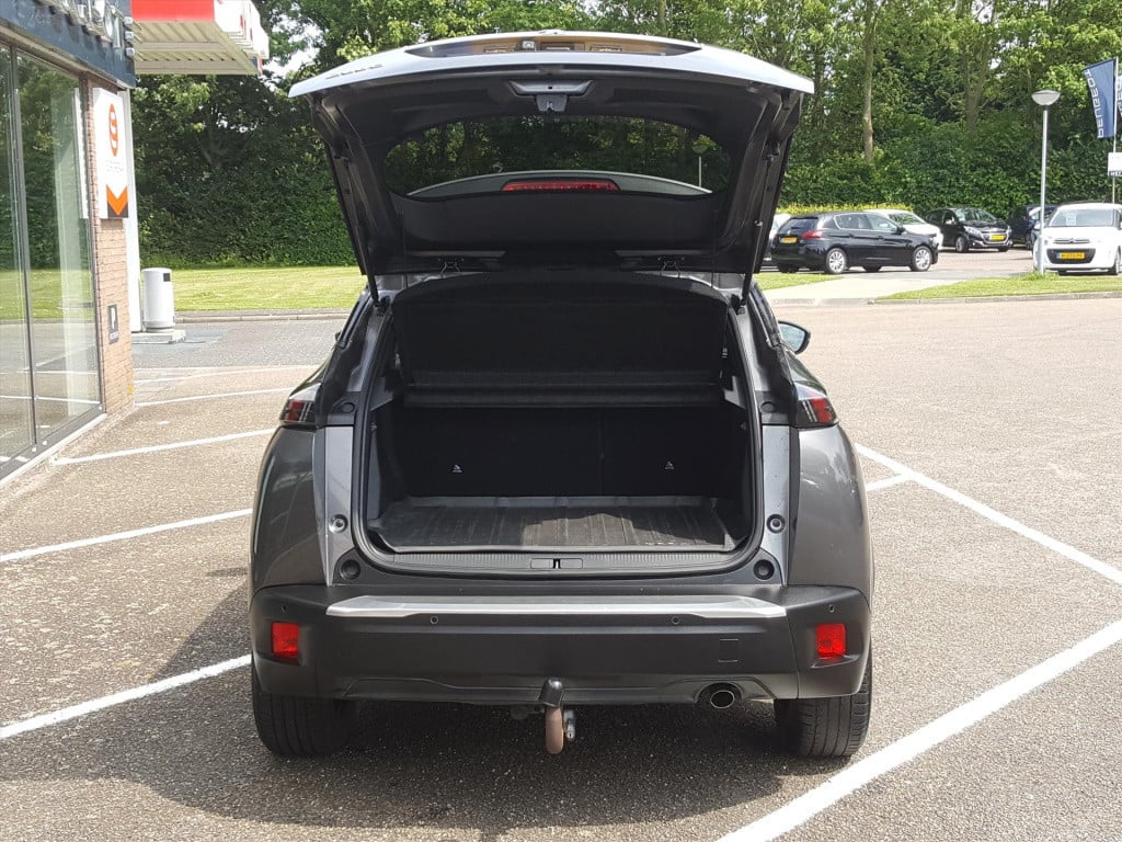 Peugeot 2008 1.2 puretech 100pk allure navigatie | trekhaak | cruise & clim