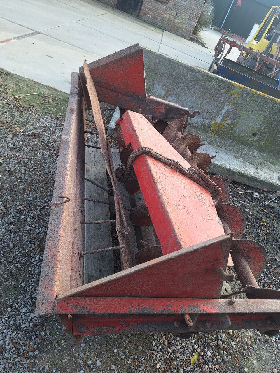 Te koop mestwals van krone mest verspreider.