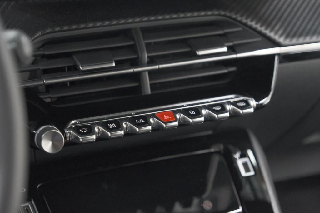 Peugeot 2008 puretech 130 eat8 allure | camera | navigatie | apple carplay 