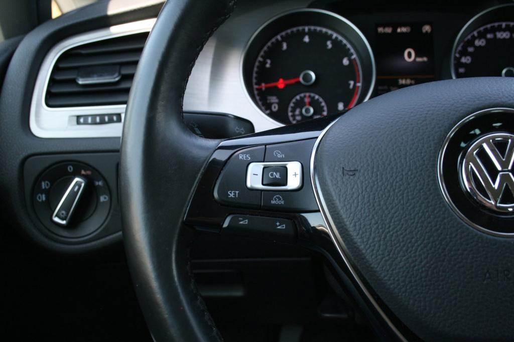 Volkswagen Golf 1.0 tsi business edition connected / navi / camera / led