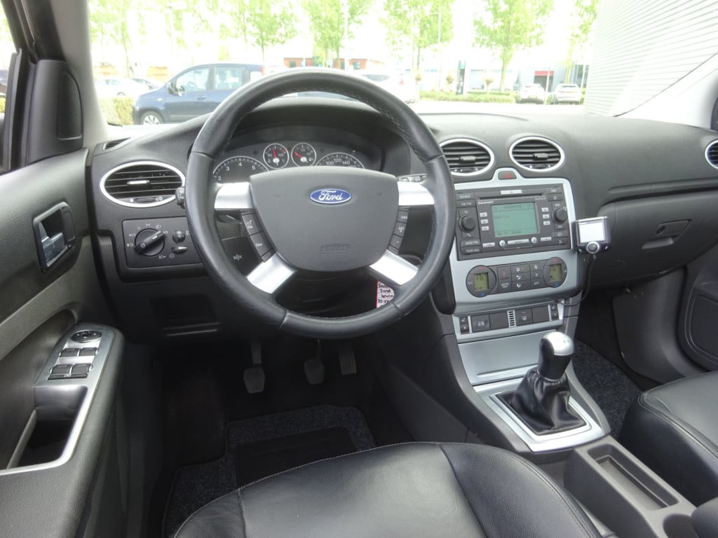 Ford Focus coupé-cabriolet 2.0-16v titanium leder / cruise / climate contro