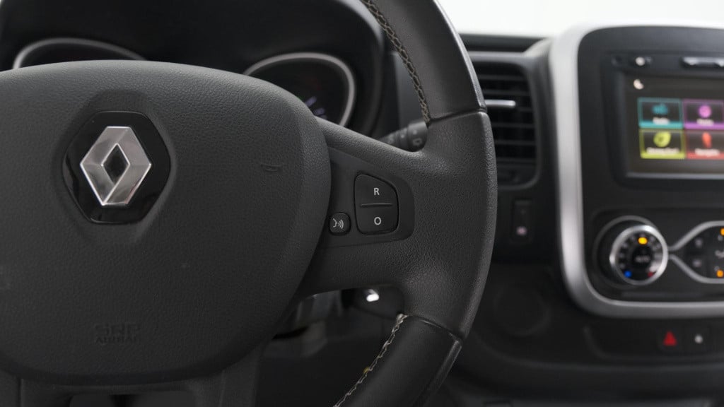 Renault Trafic 2.0 dci 170 t29 l2h1 dc comfort | trekhaak | camera | apple 