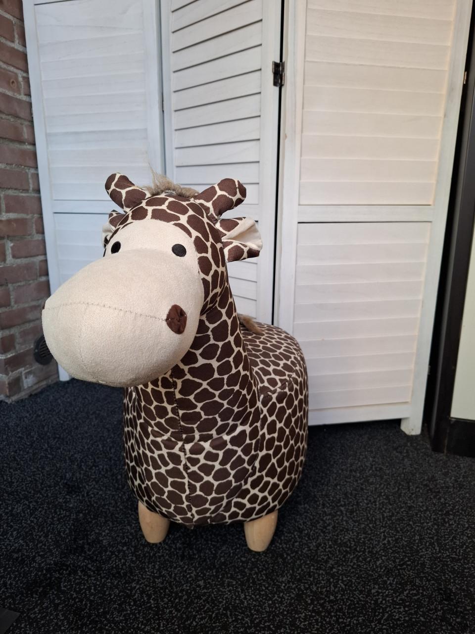 Leuke poef giraf voor de kinderkamer