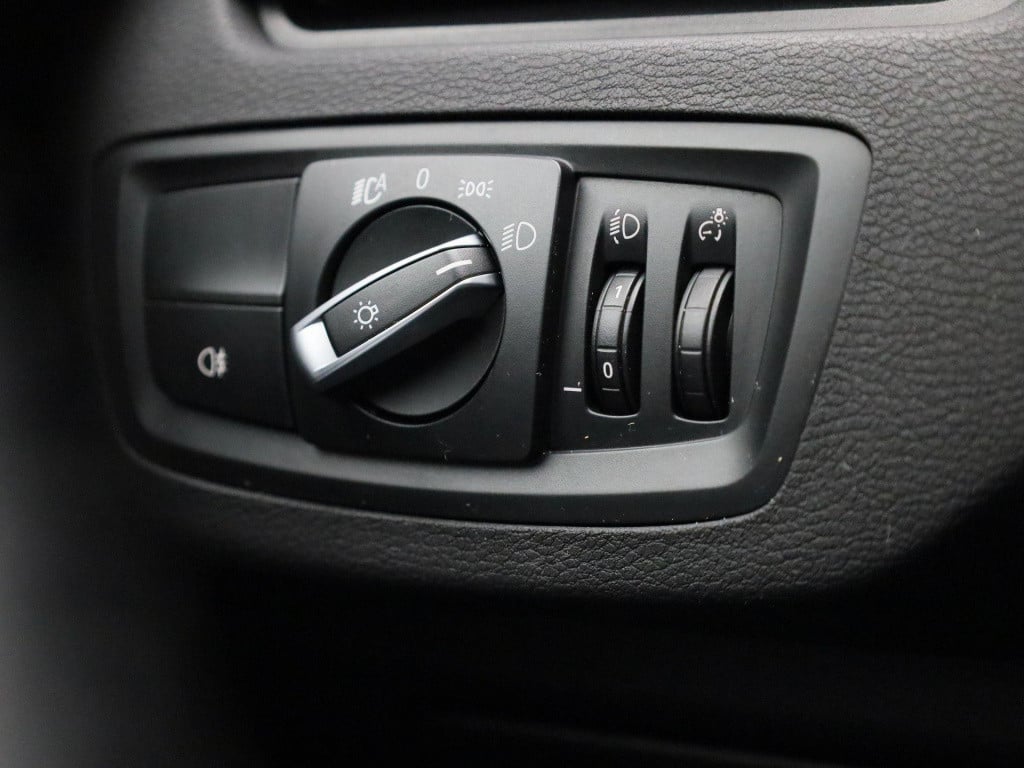 BMW X1 sdrive18i executive | automaat | navigatie | verwarmde stoelen | ele