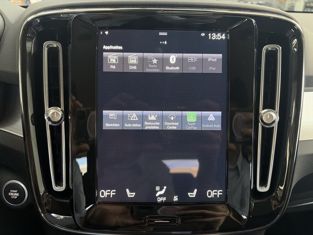 Volvo XC40 1.5 t4 recharge inscription expression | trekhaak | camera