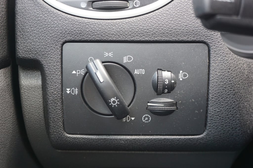 Ford Focus 1.6-16v first edition airco / elektr. ramen / lm velgen / trekha