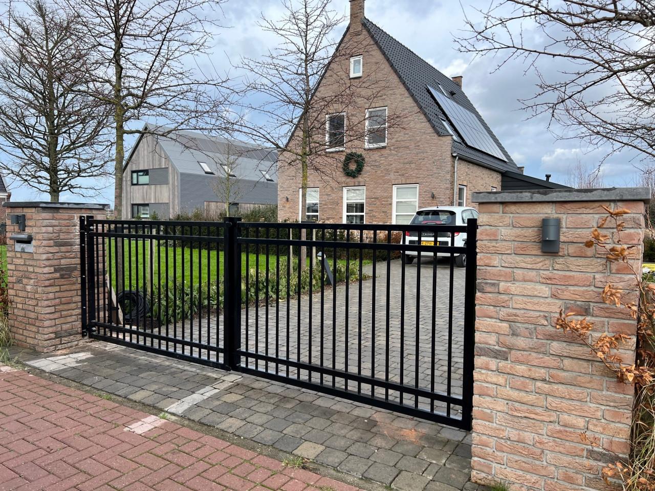 Nieuwe Poorten op maat gemaakt.