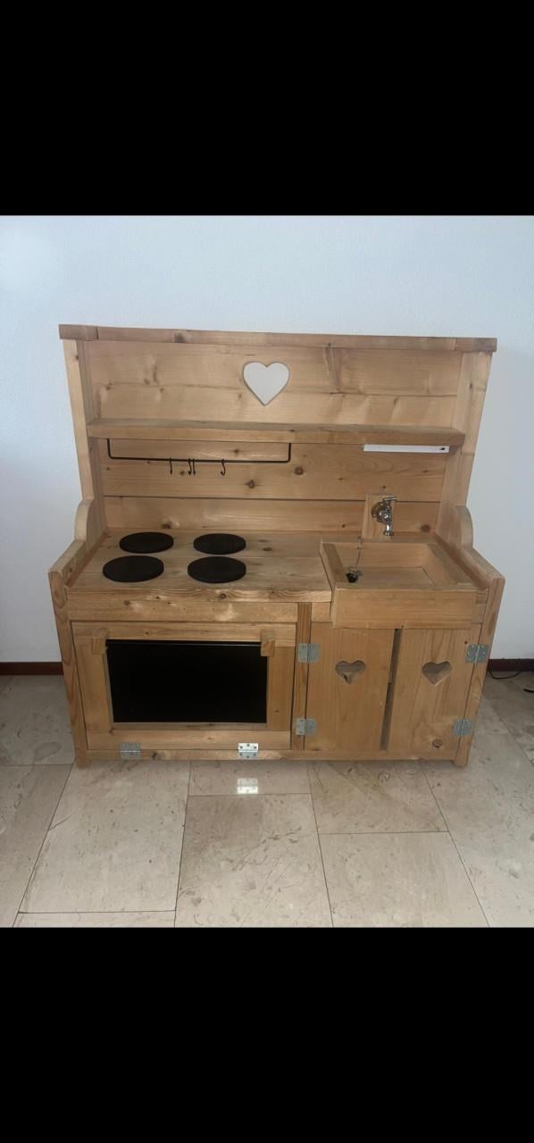 Steigerhouten speelkeuken