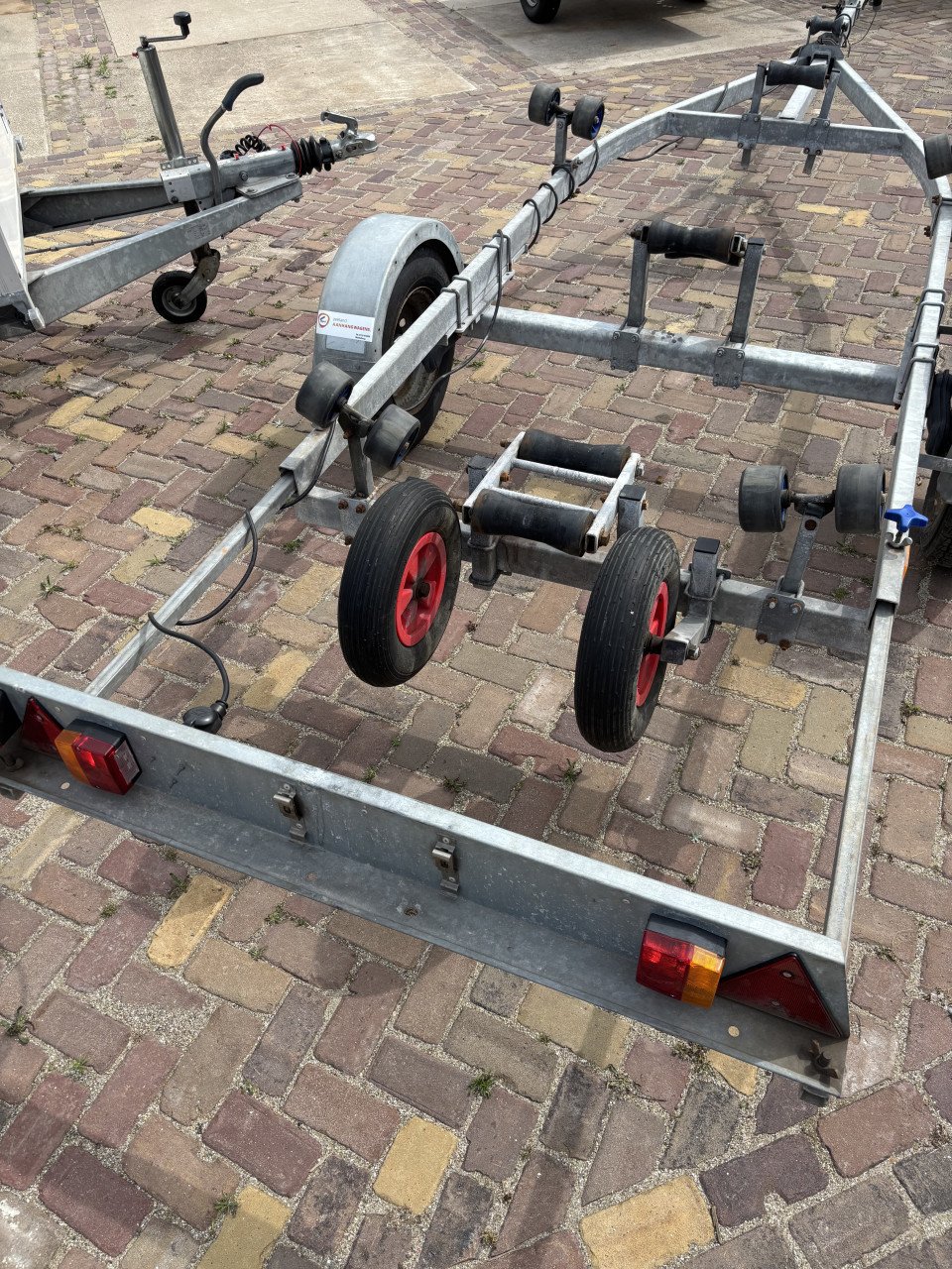 Kalf enkelas boottrailer ongeremd kantelbaar 5m 750kg met onderhoudsbeurt