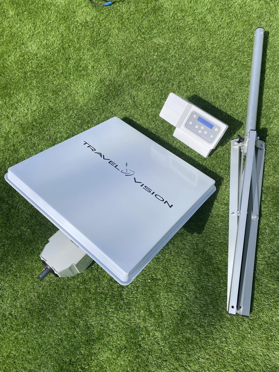 Travelvision R6 flat , volautomatische schotel antenne