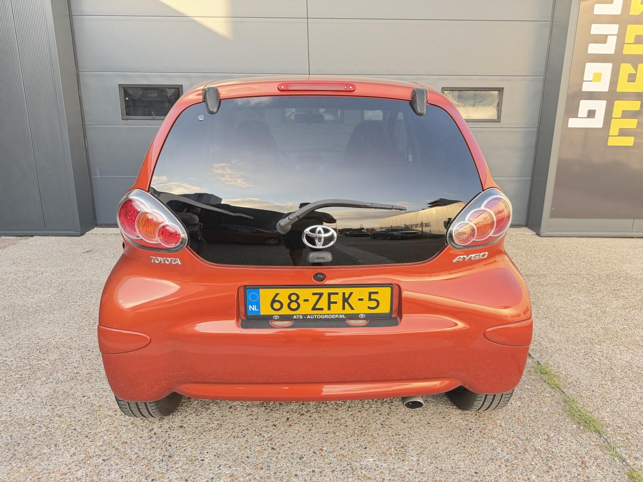 Toyota Aygo 1.0 12V Vvt-i 5DRS 2012 Dynamic Orange Airco Apk