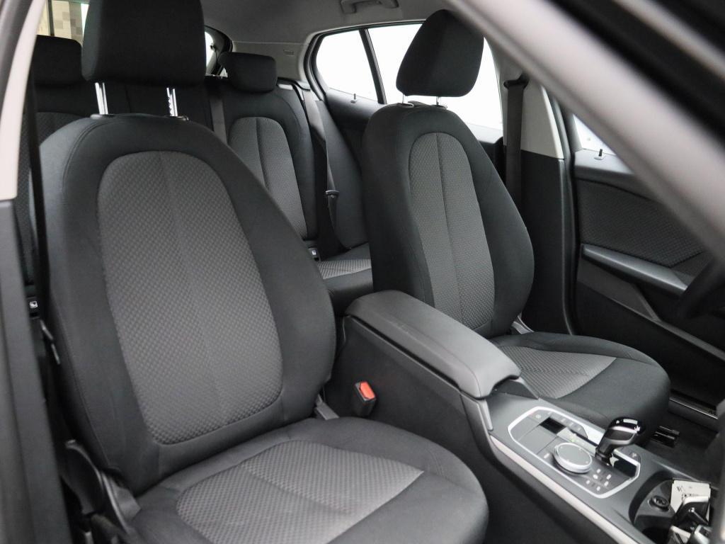 BMW 1 Serie 118i business edition | automaat | apple carplay / android auto