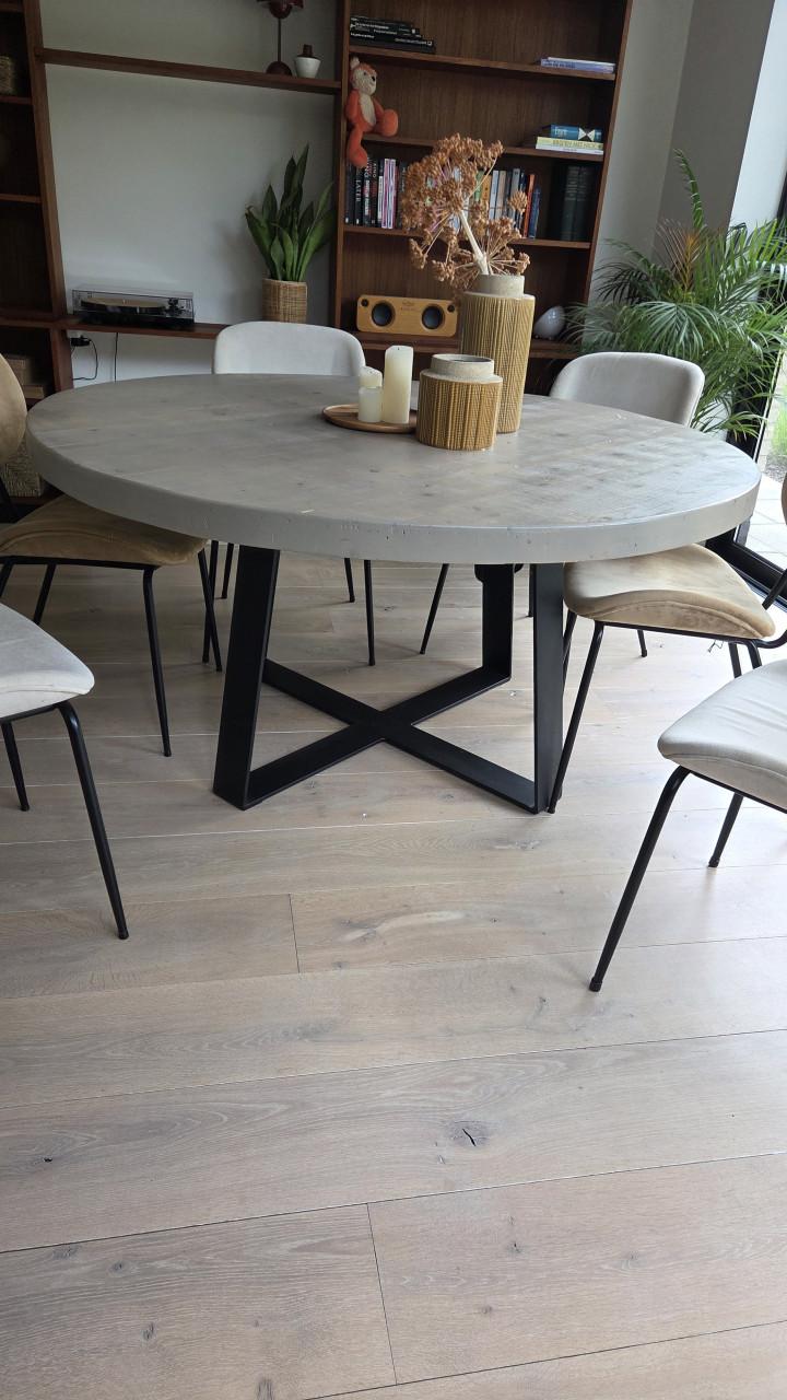Ronde vurenhouten eettafel - diameter 150 cm
