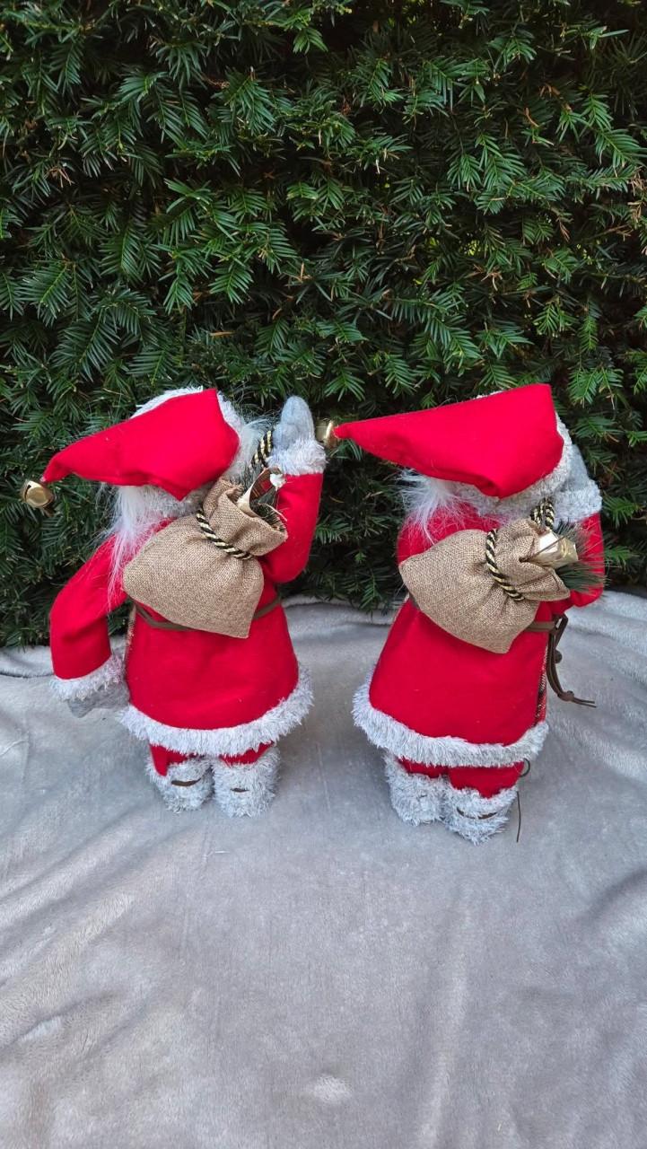 ❄️ 2 dezelfde Kerstman poppen.