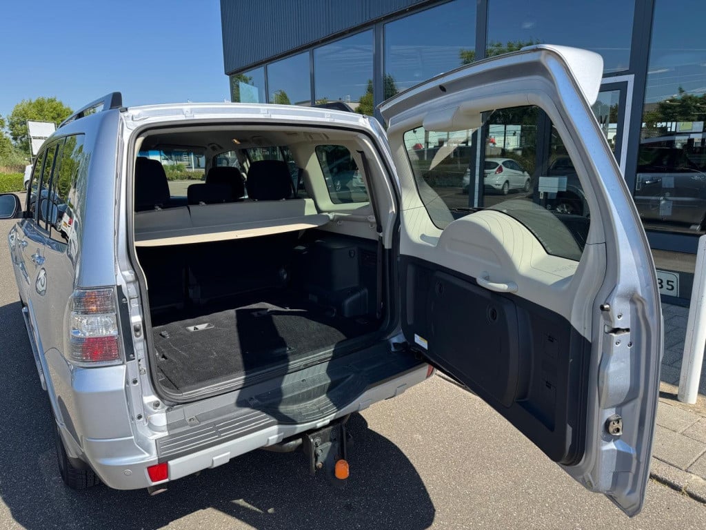 Mitsubishi Pajero 3.5 di- instyle automaat