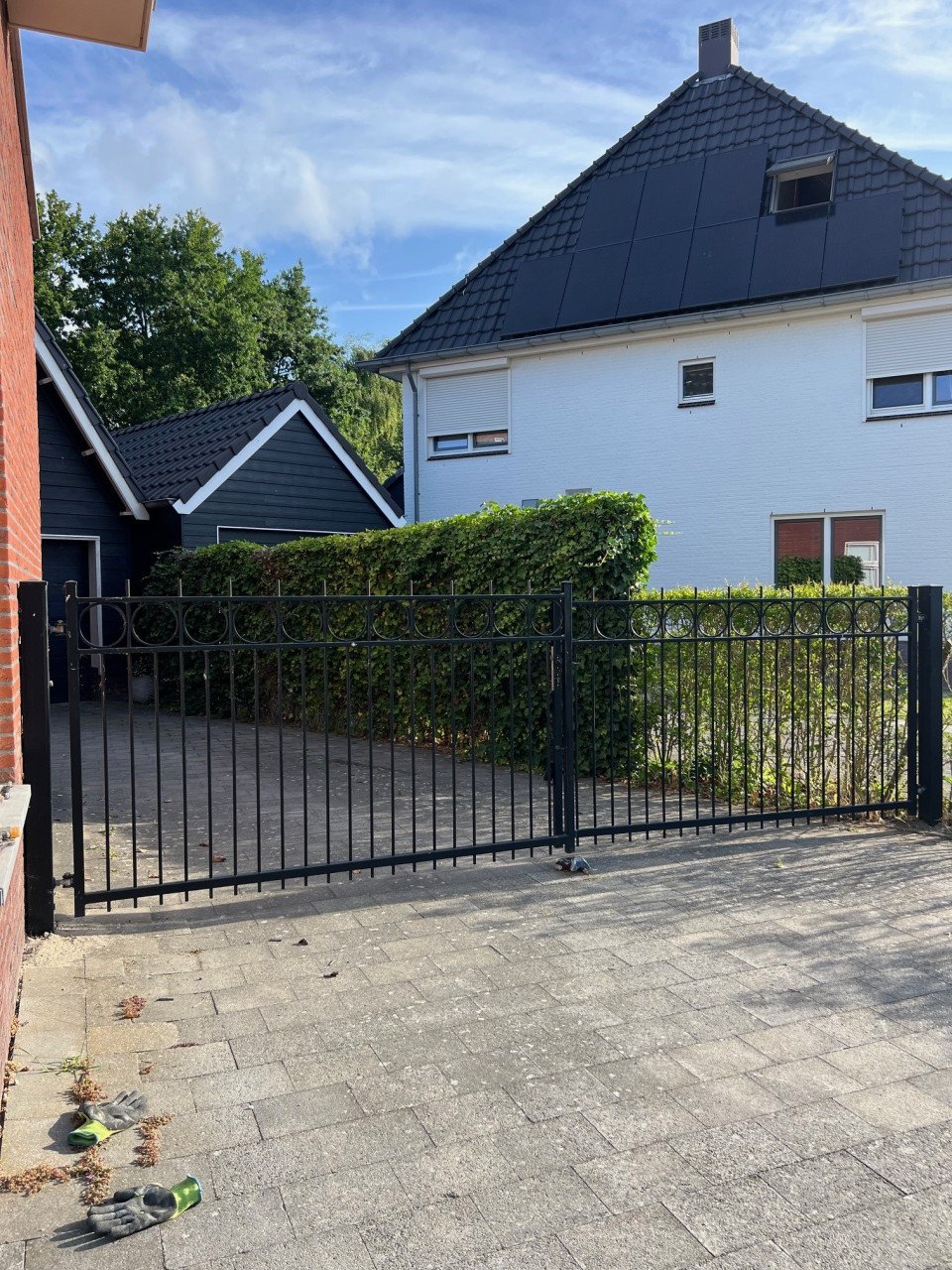 Gebruikte Inrijpoort: Ca 510 cm breed. en 140 cm hoog.