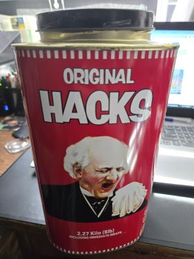 Groot vintage reclameblik van het merk Hacks voor keelpastilles. Leeg