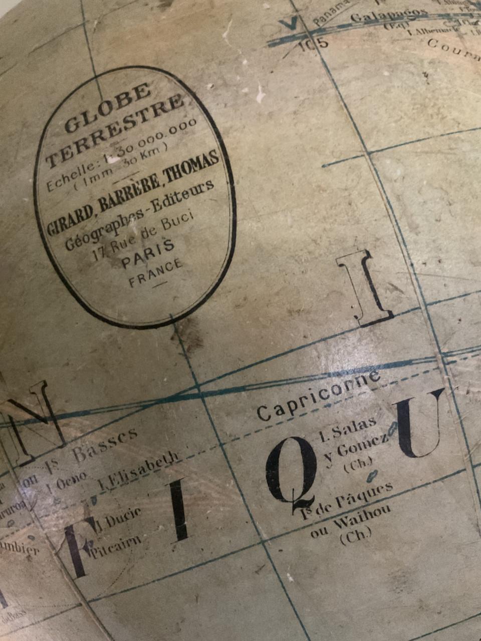 Grote antieke globe ( gips )