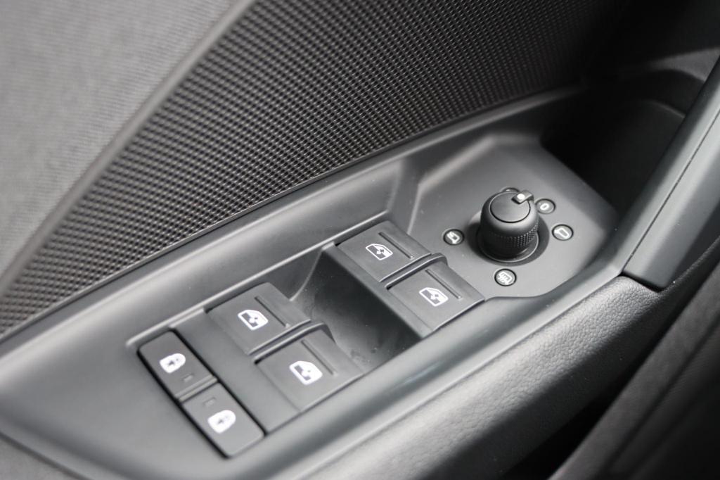 Audi A3 sportback 40 tfsi e s edition 204pk s-tronic l zwart optiek plus | 