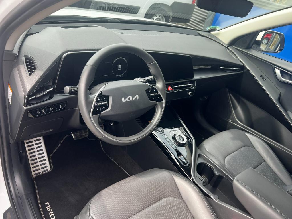 Kia Niro Ev executiveline 64.8 kwh full option, trekhaak afn. pearl white