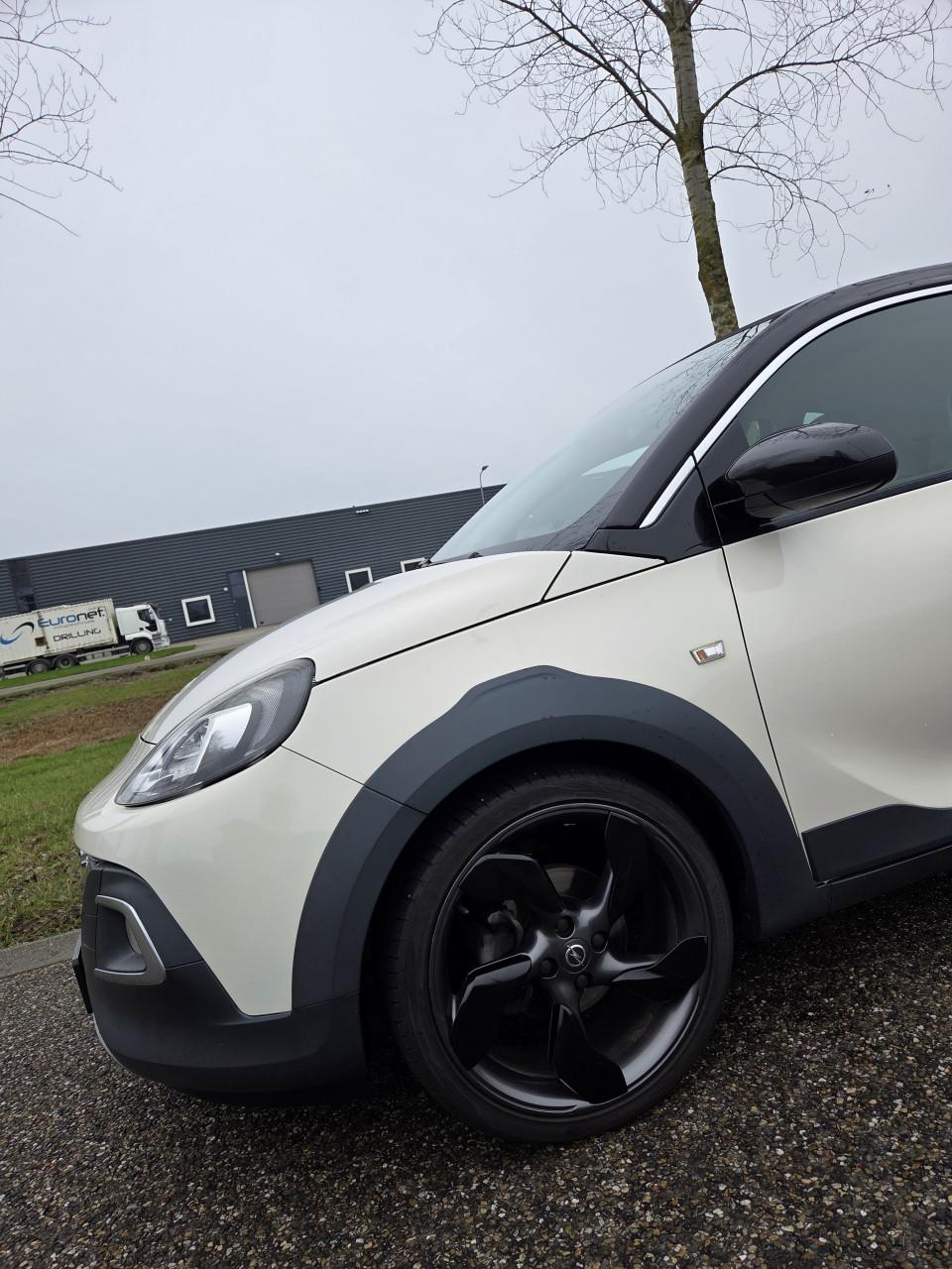 Mooie sportieve opel adam 1.0 turbo rocks 2015