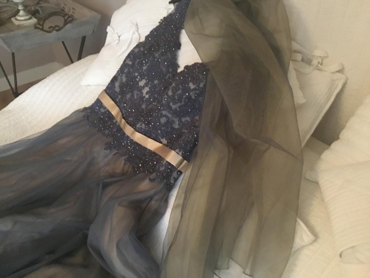 Prachtige bruidsjurk/ feestjurk. 42/ 44 . 1x gedragen. + bontcapje, stola.