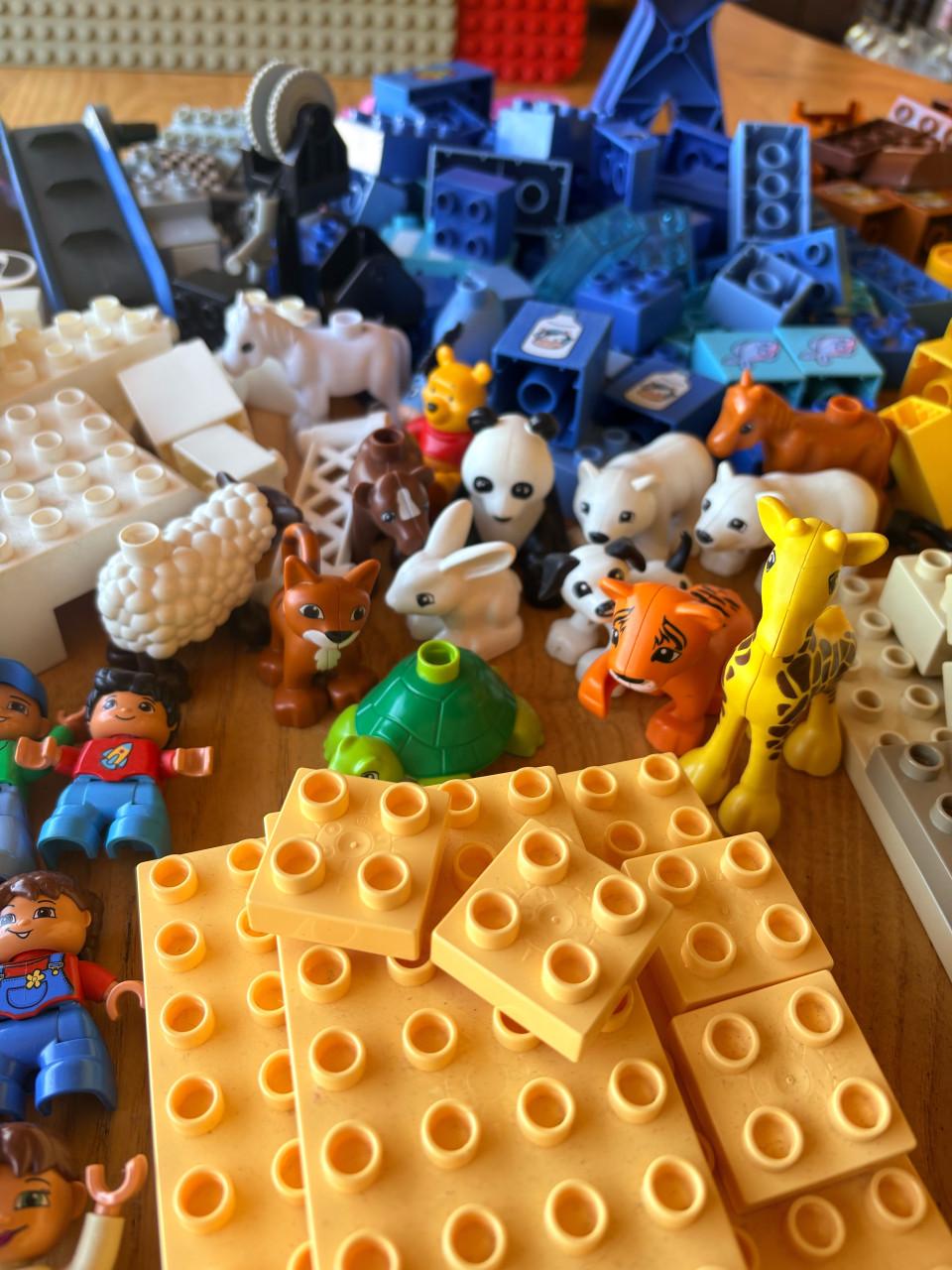 Grote partij DUPLO - Inclusief 2 Bouwplaten, Dieren & Poppetjes