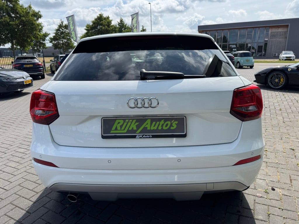 Audi Q2 30 tfsi sport * keyless * stoelverwarming * pdc 2x