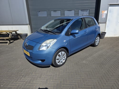 TE KOOP TOYOTA YARIS 1.3 VVTI SOL MET AIRCO EN CRUISE CONTROL