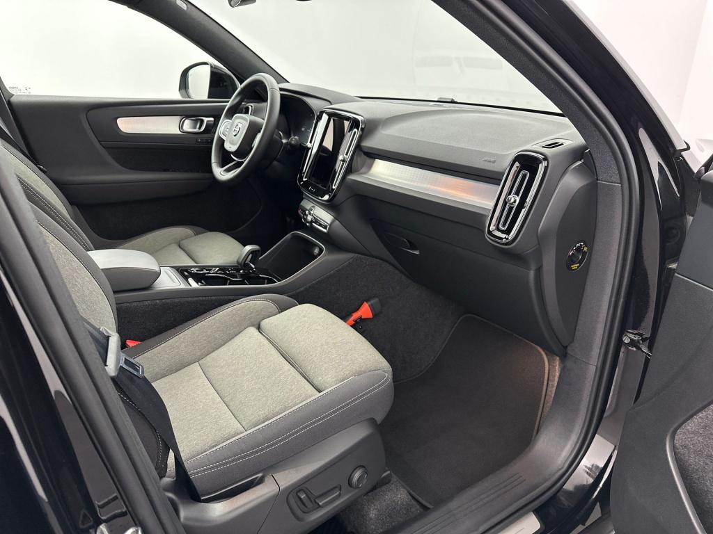 Volvo XC40 b4 194pk plus dark| achteruitrijcamera| trekhaak| adap.cruise