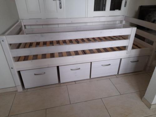 Flexa bed met laden 90 x 200 ( in goede nette staat )