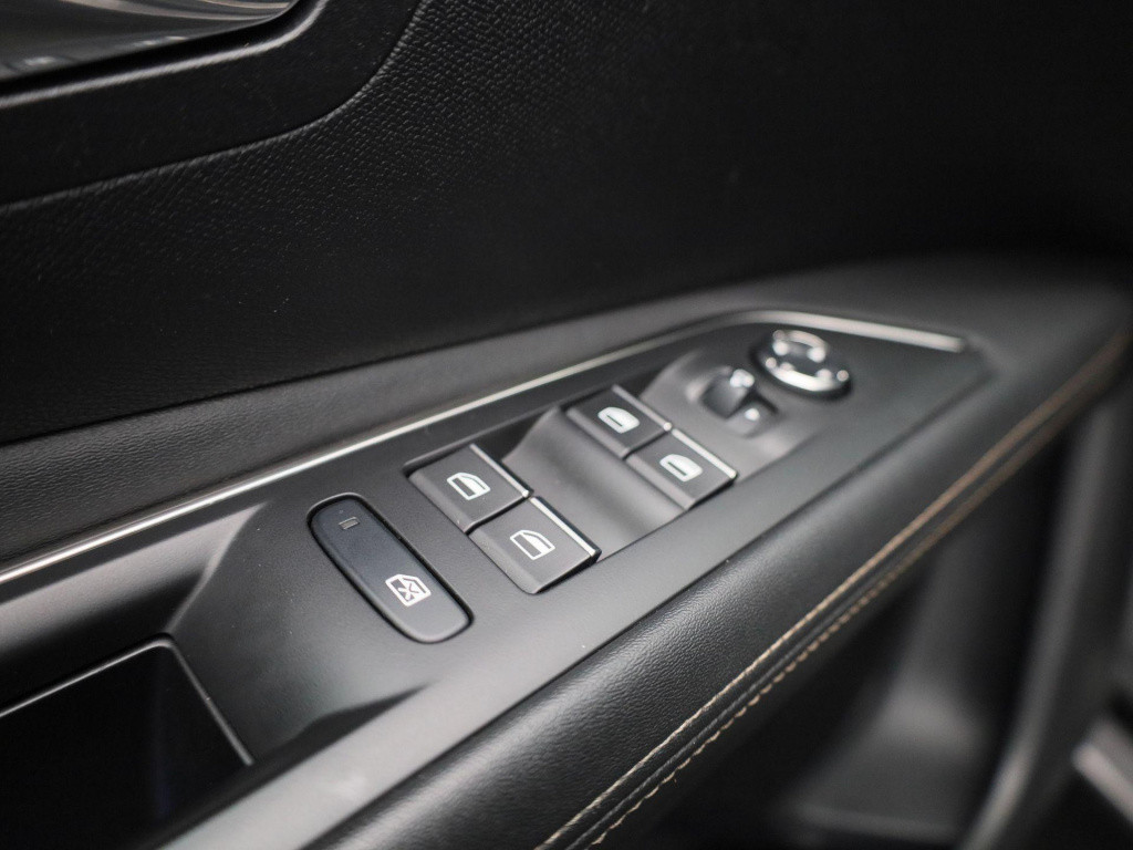 Peugeot 3008 1.6 hybrid 225 blue lease gt | panoramadak | leder | trekhaak 