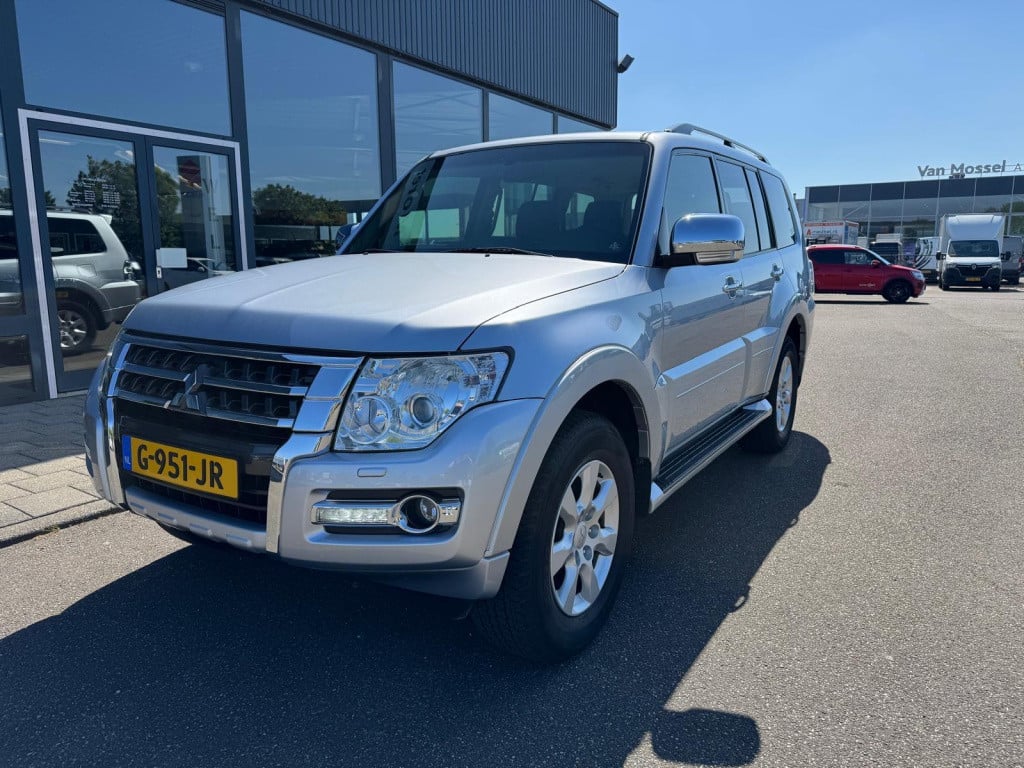 Mitsubishi Pajero 3.5 di- instyle automaat