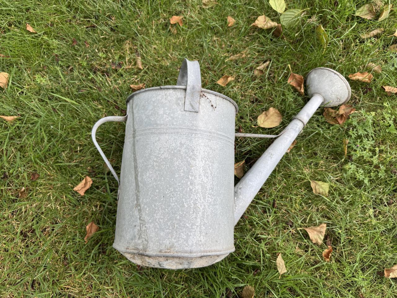 Zinken gieter oud