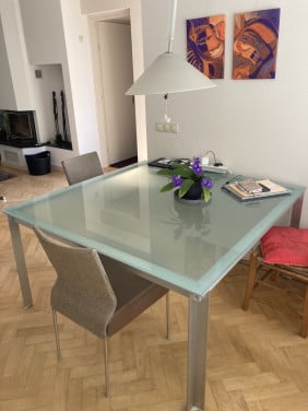 Eettafel, glazen plaat en aluminium frame, 140x140
