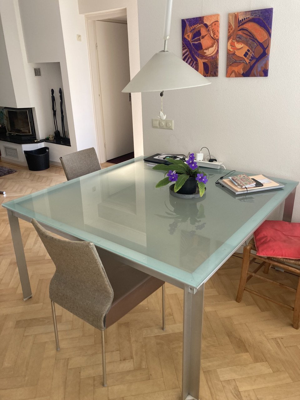 Eettafel, glazen plaat en aluminium frame, 140x140