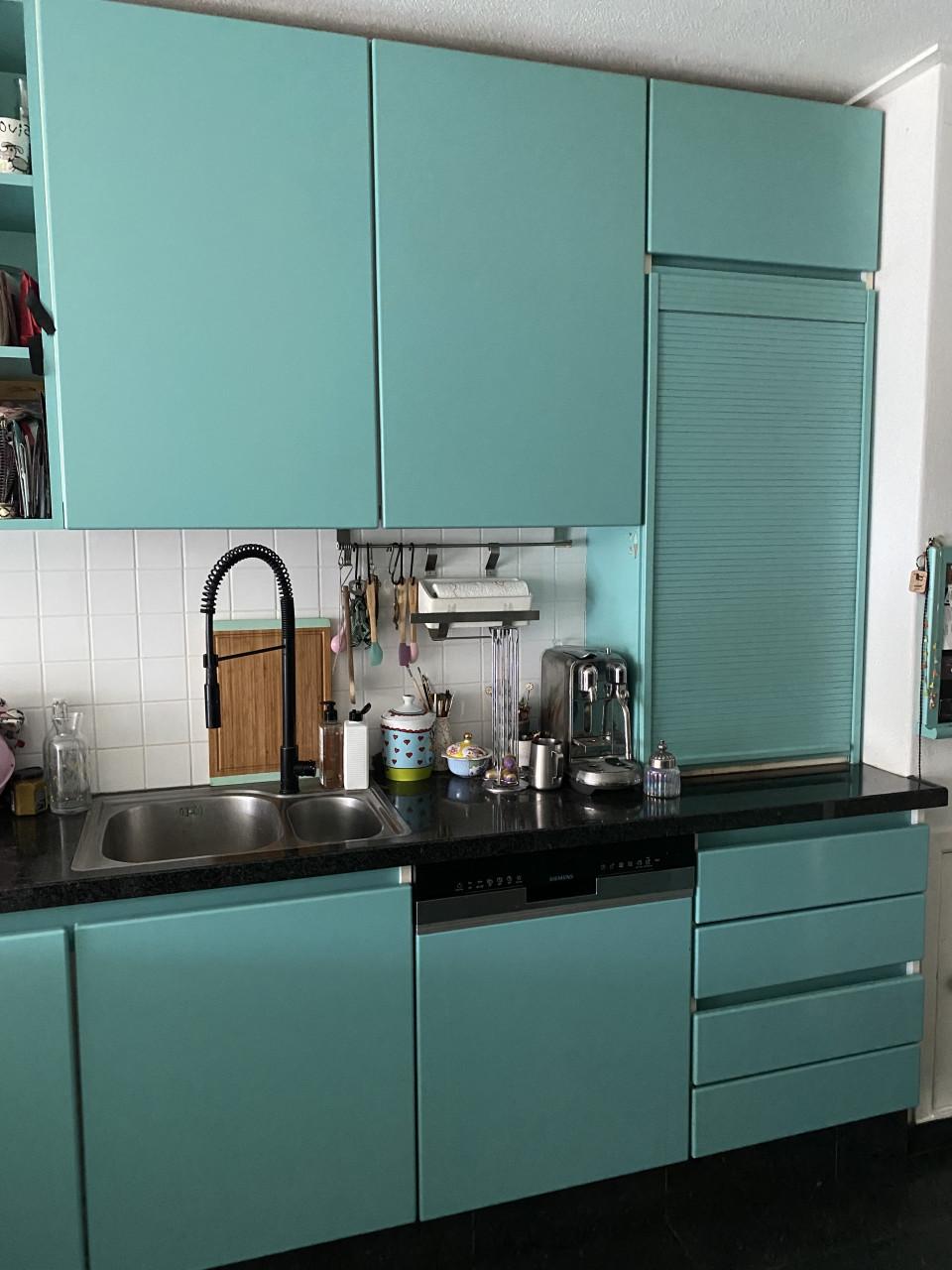 Keuken Gratis ( + deel apparatuur over te nemen)