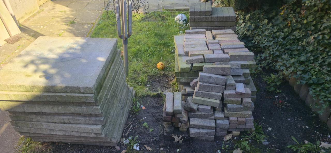 Gratis op te halen tuintegels!